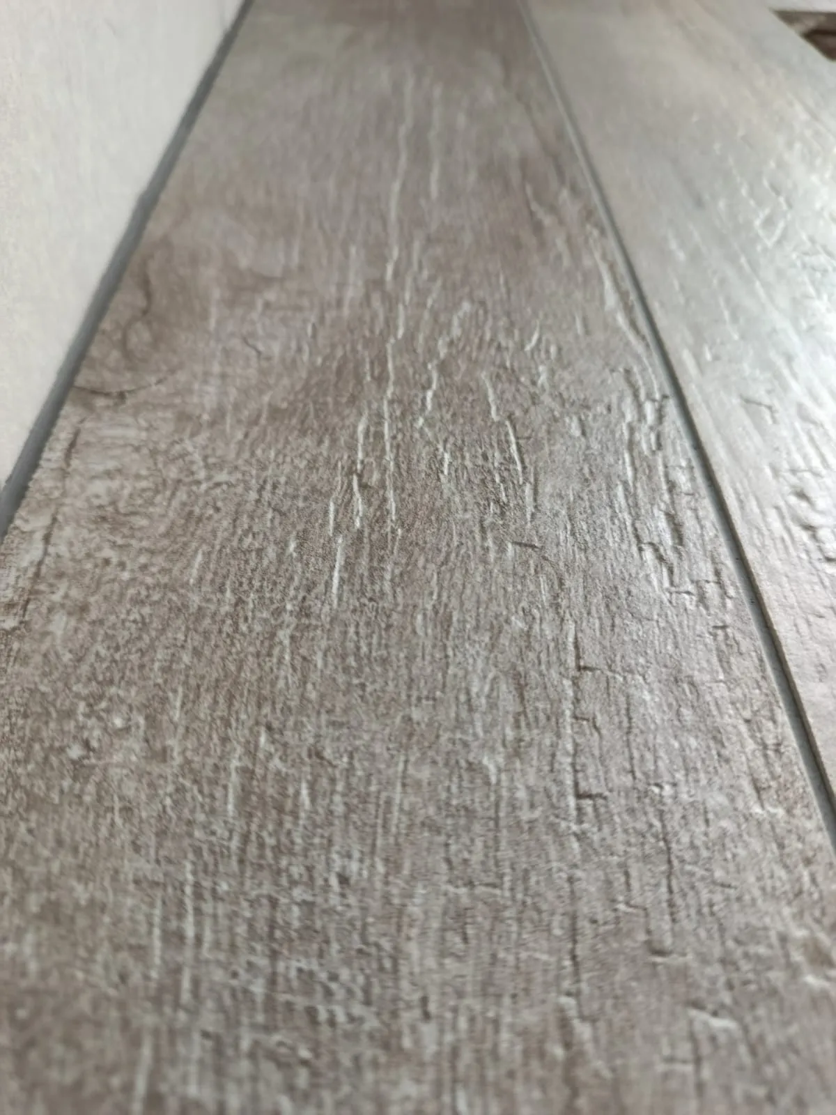 Gres legno venature profonde