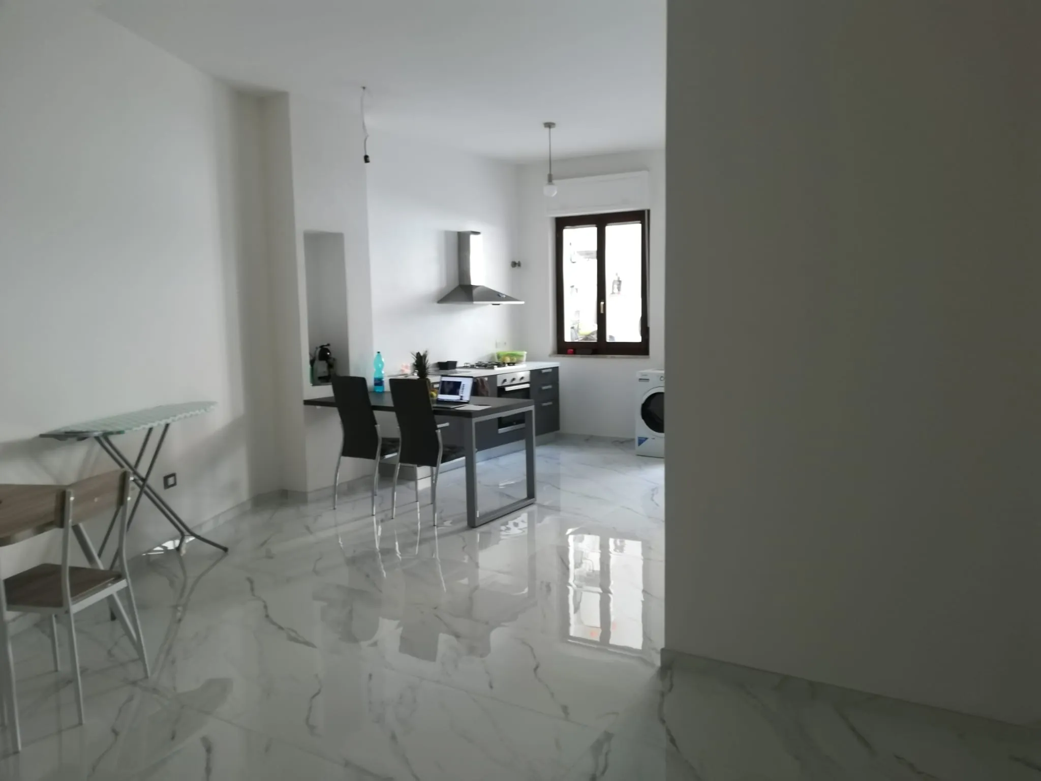 Gres effetto lucido marmo Carrara