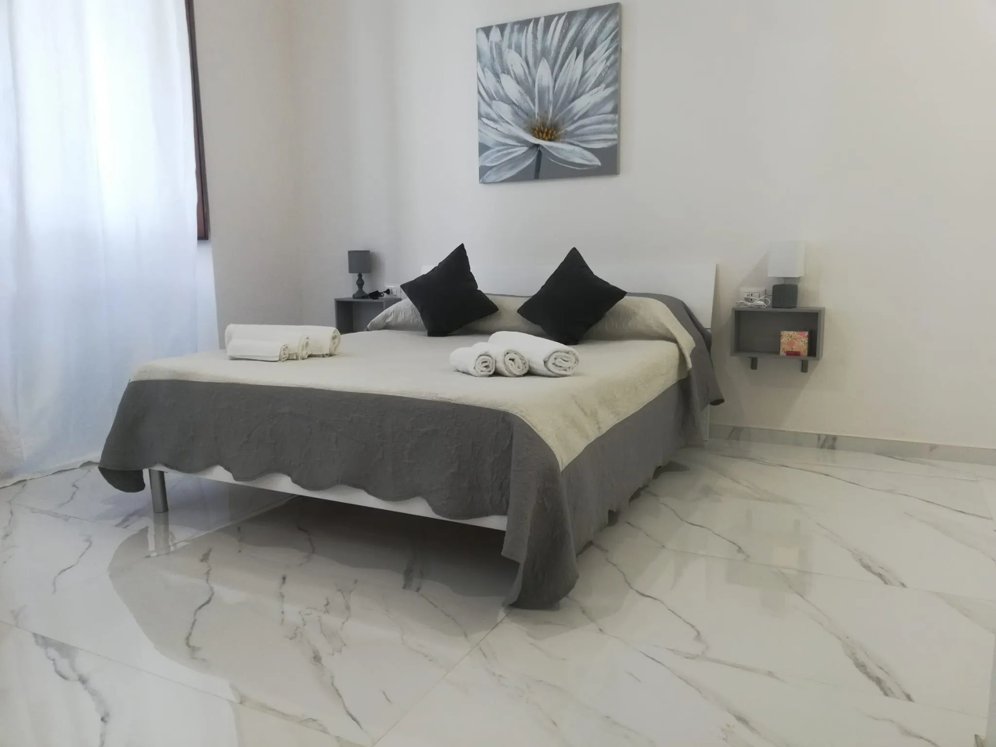 Gres effetto lucido marmo Carrara